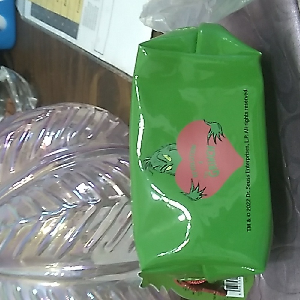 The Grinch x Makeup Revolution Cosmetics Mini Cosmetic Bag New
